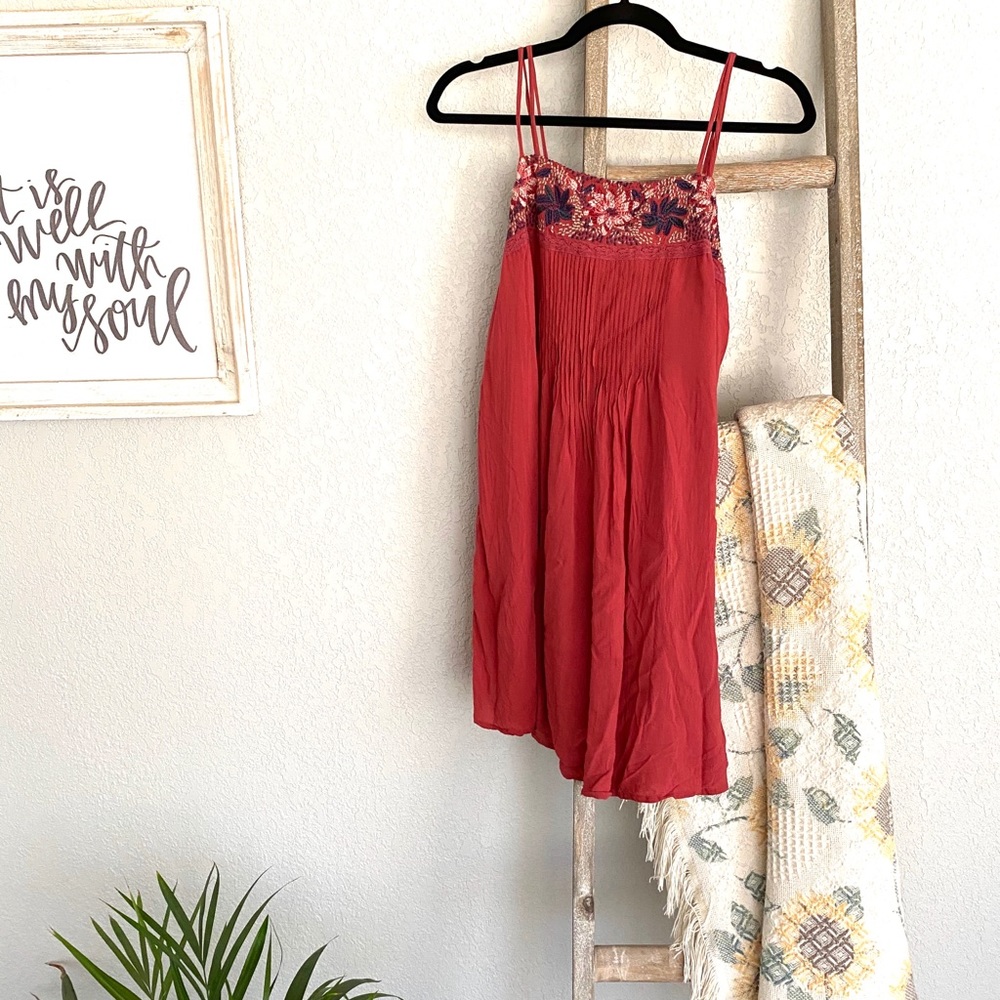 Pink American Eagle dress ✨